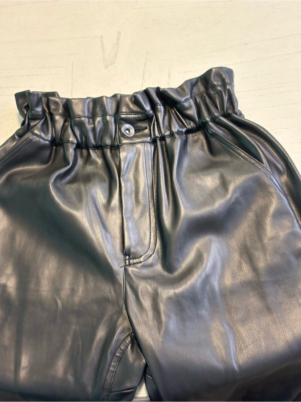 MIOU MUSE Black Faux Leather Paperbag Hi-Waisted Cropped Pants SZ M EUC - Picture 7 of 14